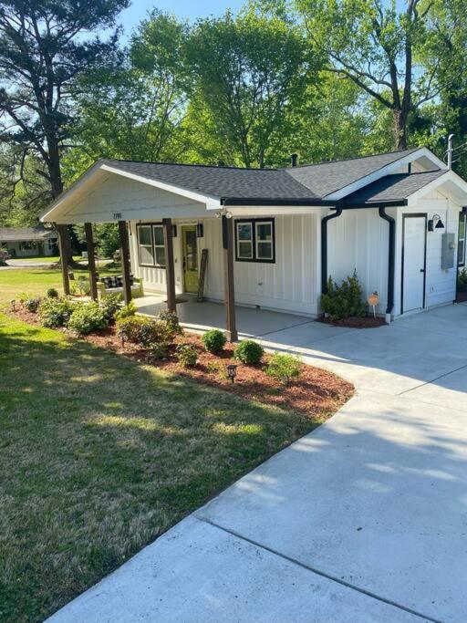 Cozy 2-Bedroom Farmhouse With Parking On Premise Smyrna Exterior photo