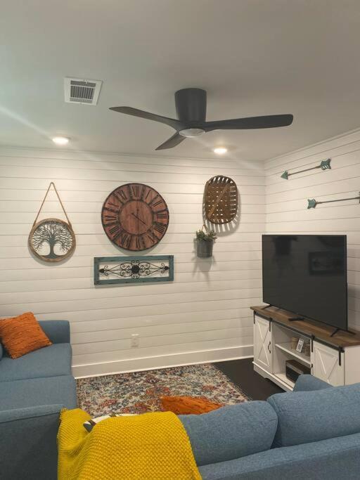 Cozy 2-Bedroom Farmhouse With Parking On Premise Smyrna Exterior photo